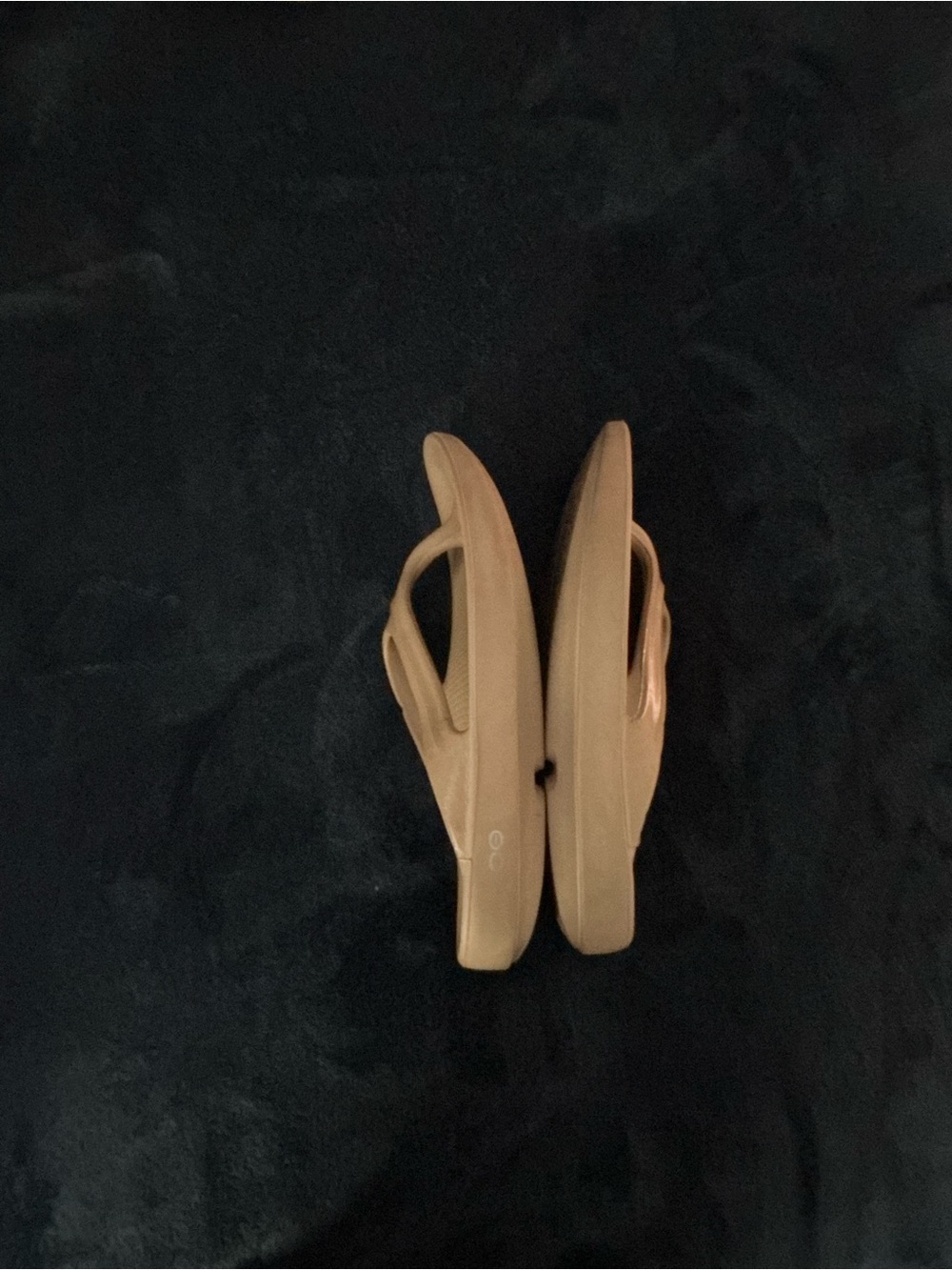 OOFOS Women's Tan Thong Recovery Sandals